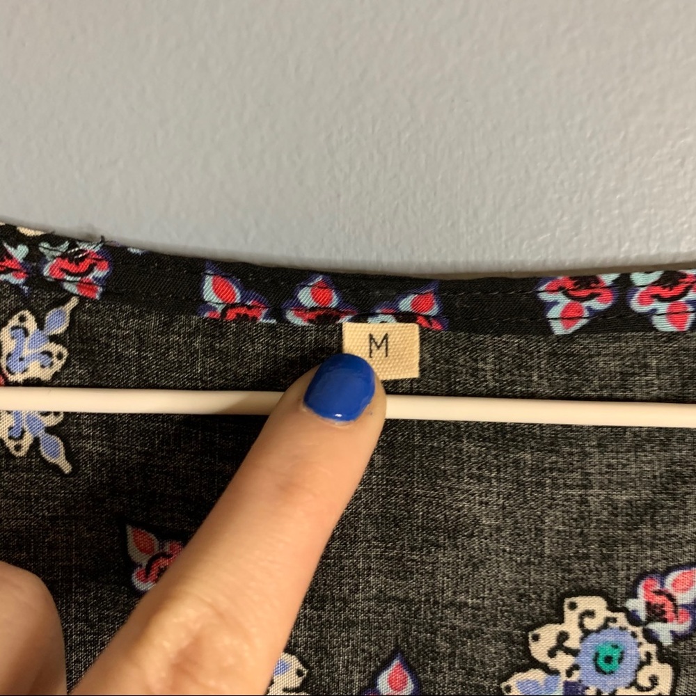 Flowy pattern blouse - Picture 2 of 4